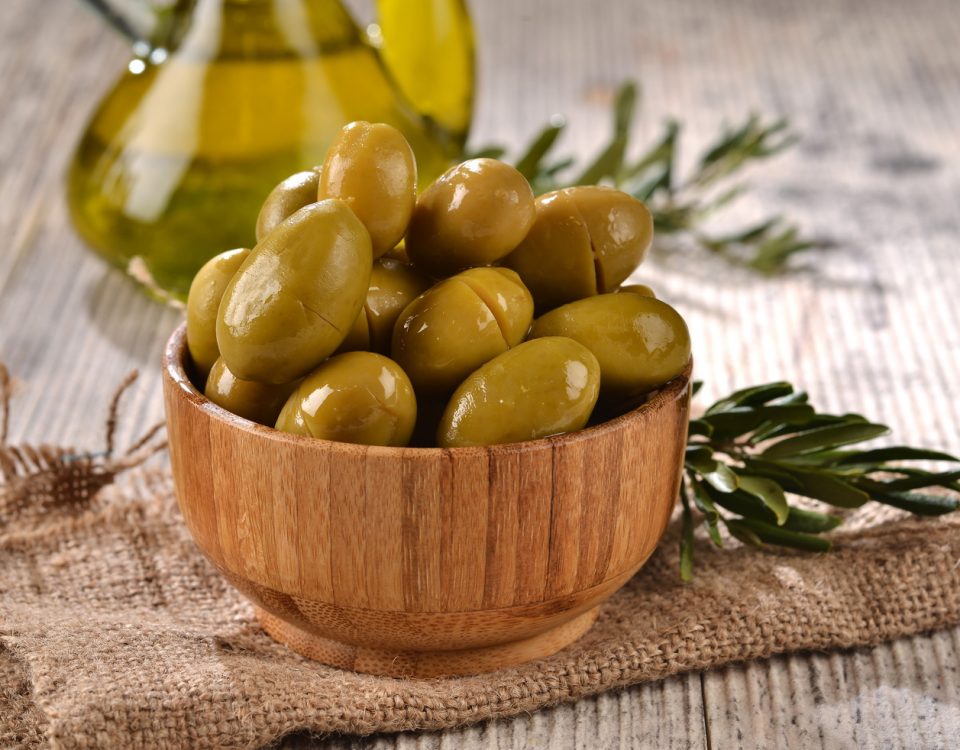 چگونه زیتون سبز را شیرین کنیم